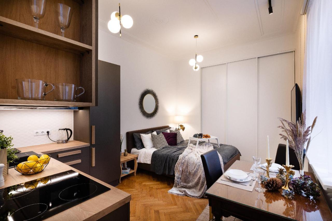 Brivibas House Design Apartments In City Center Riga Esterno foto