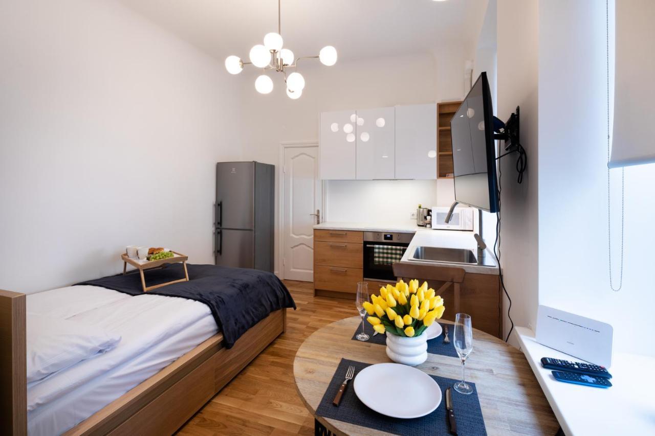 Brivibas House Design Apartments In City Center Riga Esterno foto